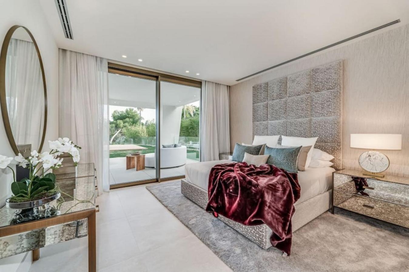 Villa La 5 Bedroom In Sierra Blanca, Marbella
